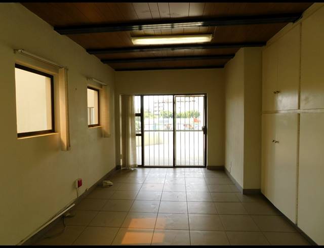 450M² OFFICE TO LET IN FERNDALE